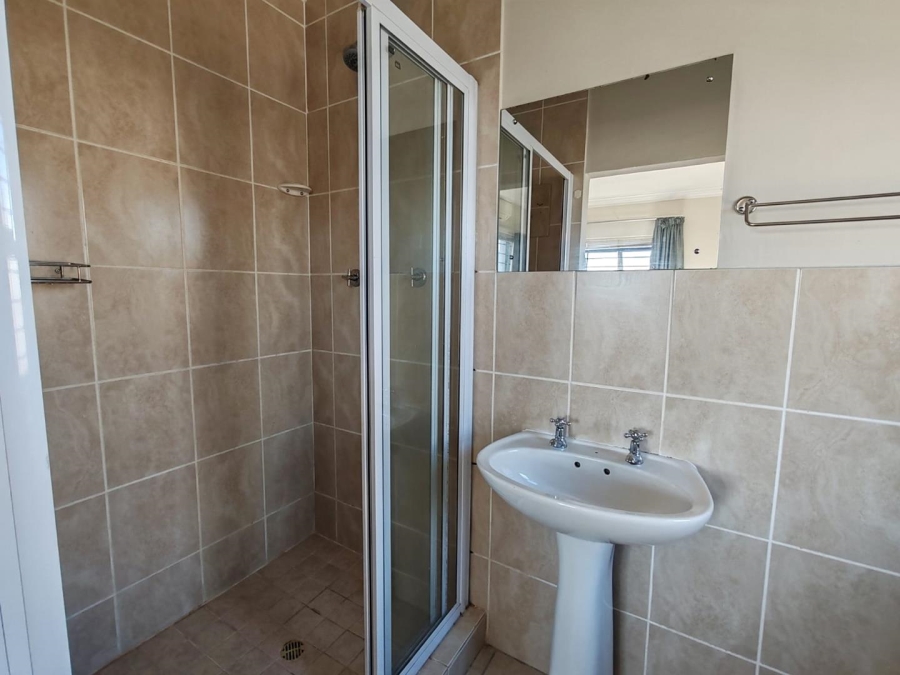 To Let 3 Bedroom Property for Rent in Royal Ascot Western Cape